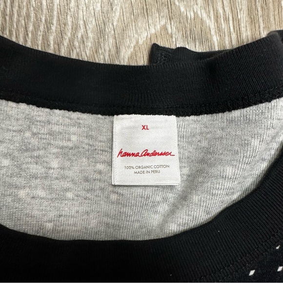 Hanna Andersson black, white & red snowflake pajama set - Picture 2 of 7